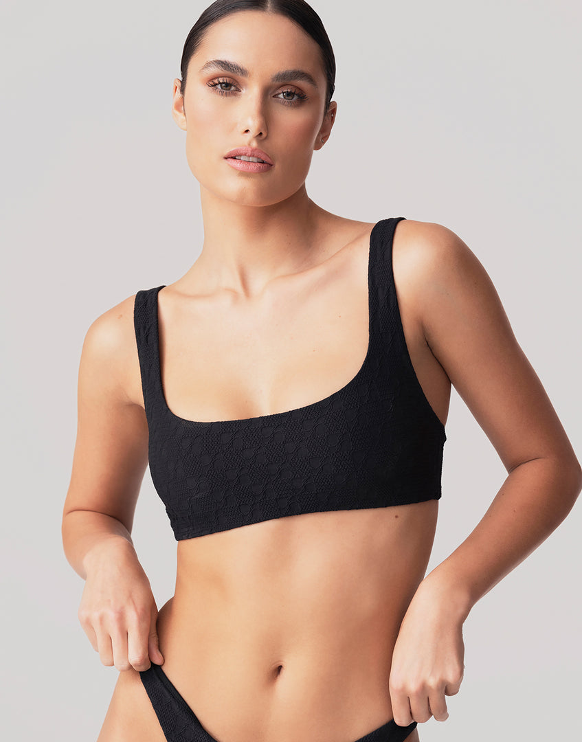 https://onwavecloud.it/incantoitaly/foto/pic_id125465_499_nero_1.jpg