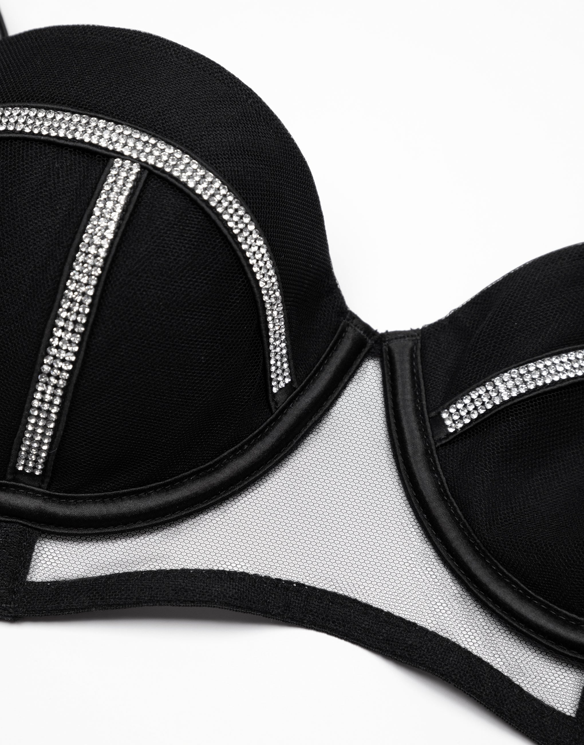 Бюстгальтер балконет с мягкими чашками и поролоновыми вкладышами CD679