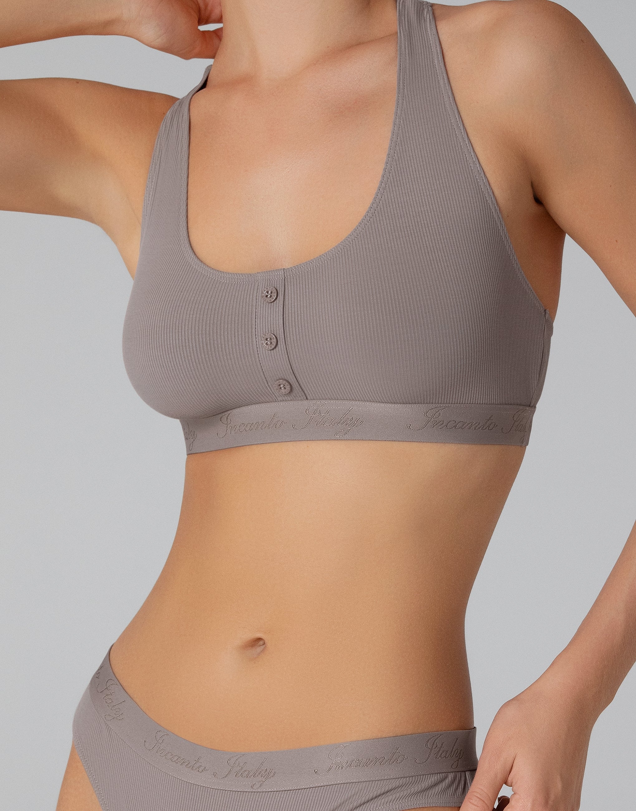 MD932 Укороченный топ со спиной-борцовкой