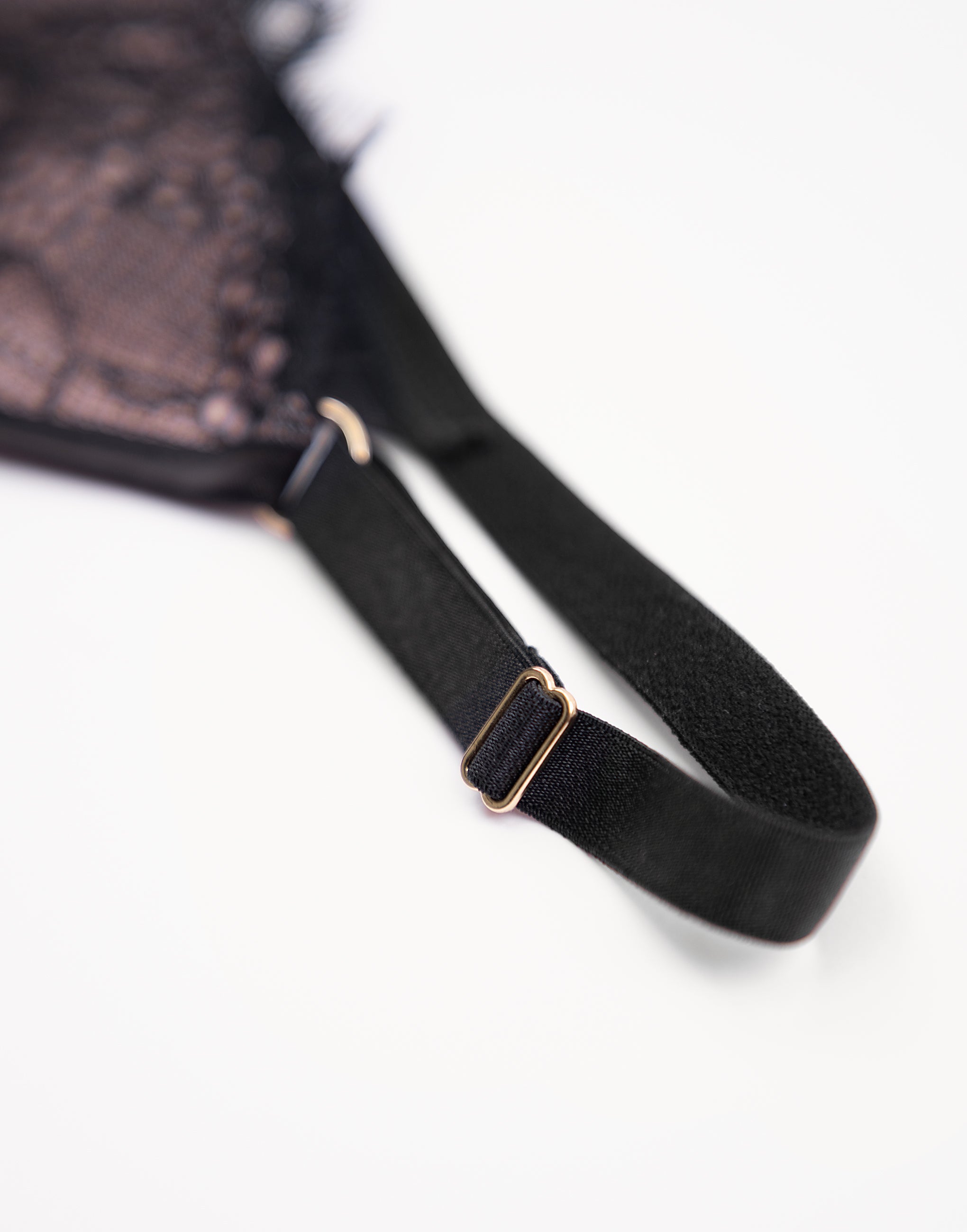 CD824 Стринги